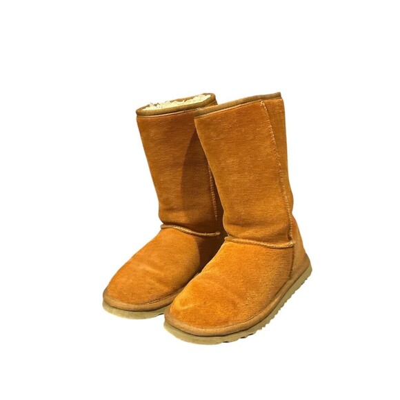 UGG Classic Tall 5815 Short Suede Logo Chestnut. Pre-owned. Size US W6 - Picture 1 of 8